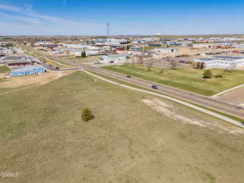 000 21st St E, Dickinson, ND 58601 photo 16