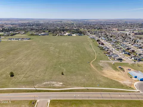 000 21st St E, Dickinson, ND 58601 photo 15