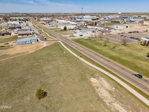 000 21st St E, Dickinson, ND 58601 photo 19