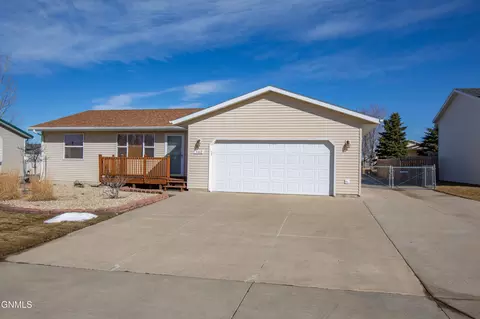 142 Allen Dr, Lincoln, ND 58504