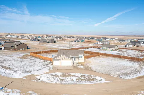 13657 Redwood Way NW, Williston, ND 58801