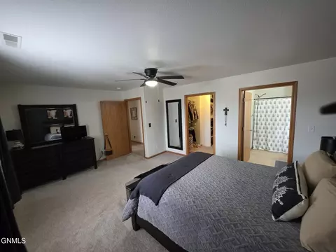 2120 Sundancer Loop SE, Mandan, ND 58554 photo 38