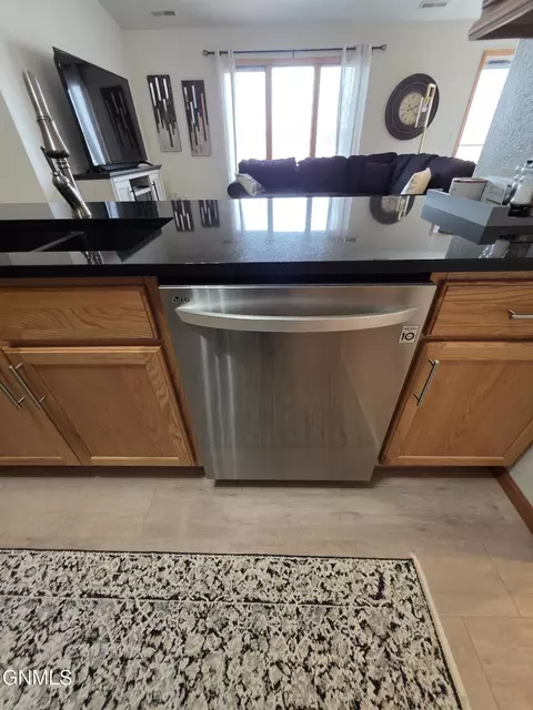 2120 Sundancer Loop SE, Mandan, ND 58554 photo 7