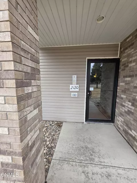2120 Sundancer Loop SE, Mandan, ND 58554 photo 36