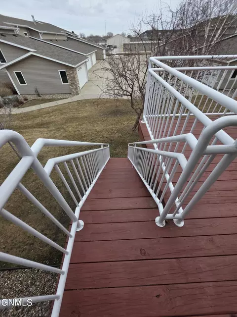 2120 Sundancer Loop SE, Mandan, ND 58554 photo 30