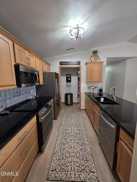 2120 Sundancer Loop SE, Mandan, ND 58554 photo 43