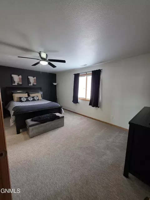 2120 Sundancer Loop SE, Mandan, ND 58554 photo 16