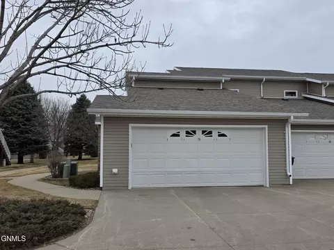 2120 Sundancer Loop SE, Mandan, ND 58554 photo 2