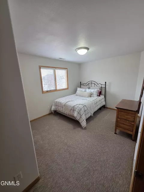 2120 Sundancer Loop SE, Mandan, ND 58554 photo 39