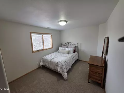 2120 Sundancer Loop SE, Mandan, ND 58554 photo 14