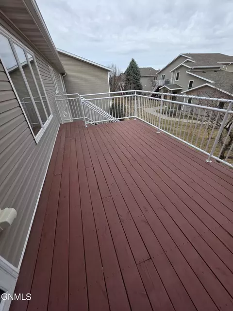 2120 Sundancer Loop SE, Mandan, ND 58554 photo 31
