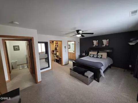 2120 Sundancer Loop SE, Mandan, ND 58554 photo 17