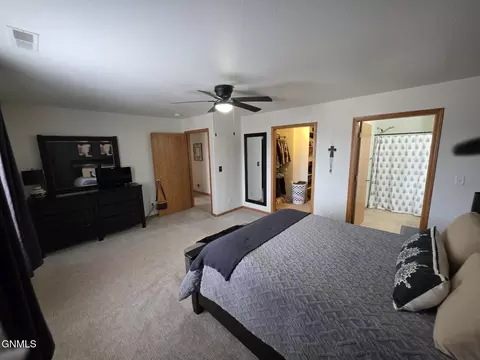 2120 Sundancer Loop SE, Mandan, ND 58554 photo 18