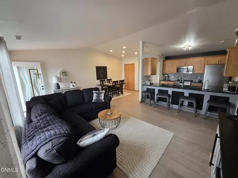 2120 Sundancer Loop SE, Mandan, ND 58554 photo 3