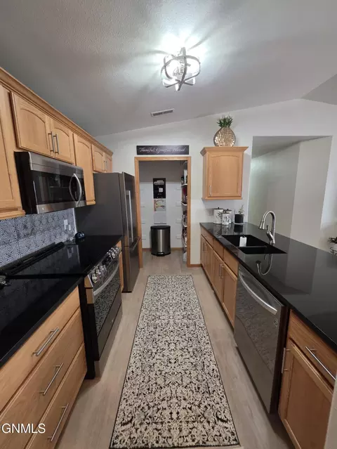 2120 Sundancer Loop SE, Mandan, ND 58554 photo 42