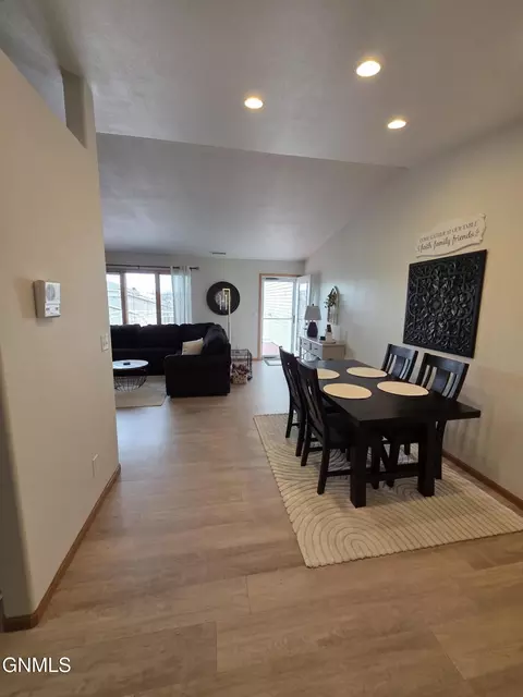 2120 Sundancer Loop SE, Mandan, ND 58554 photo 10