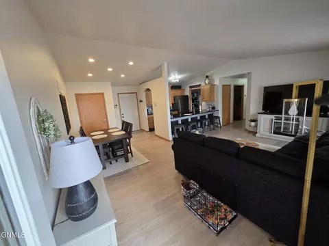 2120 Sundancer Loop SE, Mandan, ND 58554 photo 40