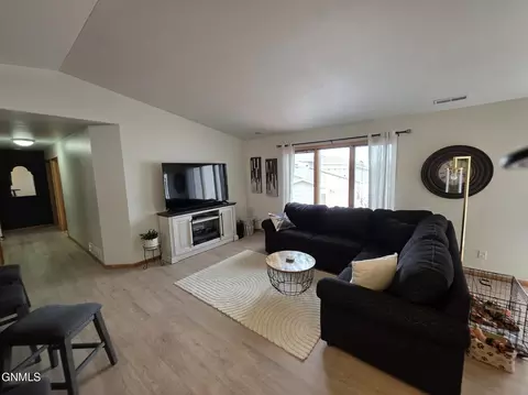 2120 Sundancer Loop SE, Mandan, ND 58554 photo 12
