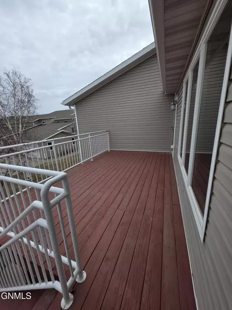 2120 Sundancer Loop SE, Mandan, ND 58554 photo 29