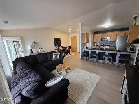 2120 Sundancer Loop SE, Mandan, ND 58554 photo 45
