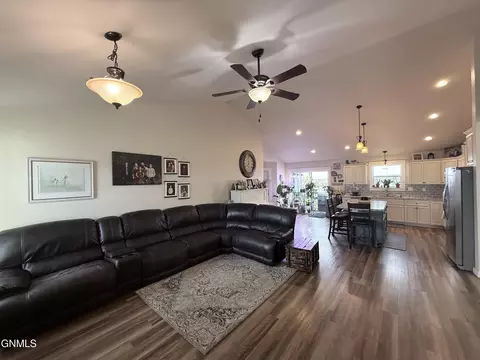 13351 Yellowstone Meadow St, Williston, ND 58801 photo 7