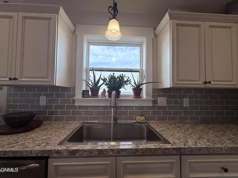 13351 Yellowstone Meadow St, Williston, ND 58801 photo 13