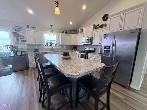 13351 Yellowstone Meadow St, Williston, ND 58801 photo 11