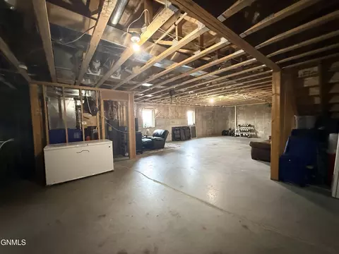 13351 Yellowstone Meadow St, Williston, ND 58801 photo 34