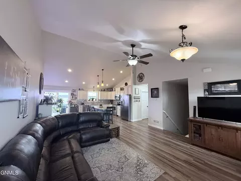 13351 Yellowstone Meadow St, Williston, ND 58801 photo 8