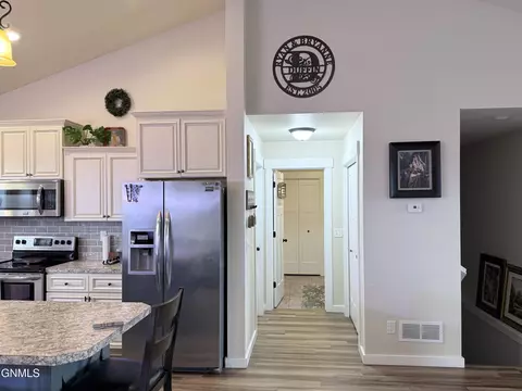 13351 Yellowstone Meadow St, Williston, ND 58801 photo 23