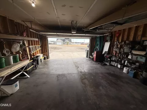 13351 Yellowstone Meadow St, Williston, ND 58801 photo 36