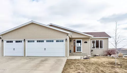 3301 Roosevelt Dr, Bismarck, ND 58503