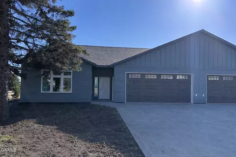 117 3rd St, Riverdale, ND 58565