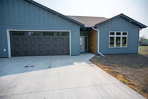 119 3rd St, Riverdale, ND 58565