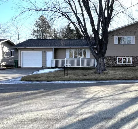 490 Joal Dr, Carrington, ND 58421