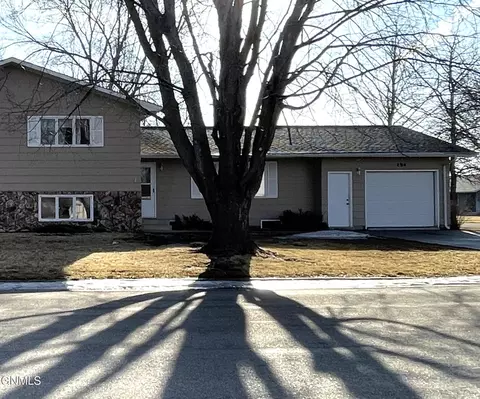 494 Joal Dr, Carrington, ND 58421