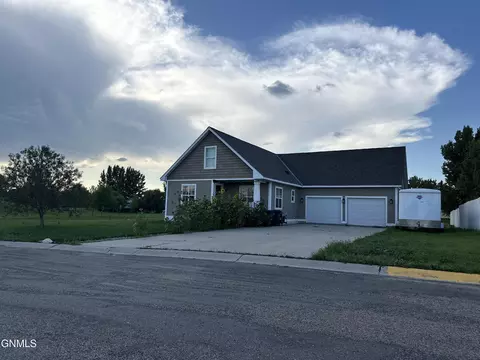 401 9th Ave SE, Stanley, ND 58784