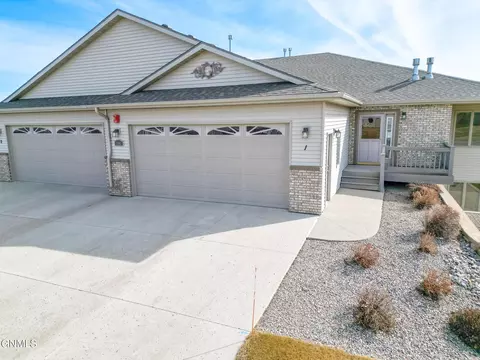 1501 35th St, Bismarck, ND 58501