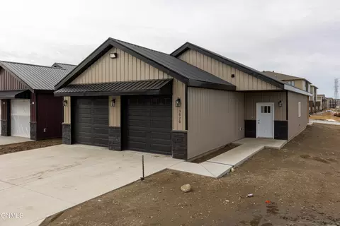 3520 Calgary Pt, Bismarck, ND 58503