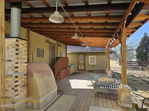 Exterior - 425 Elk St, Hebron, ND 58638 photo 5 of 12