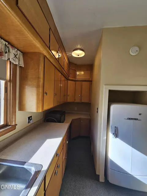 Kitchen - 425 Elk St, Hebron, ND 58638 photo 2 of 2