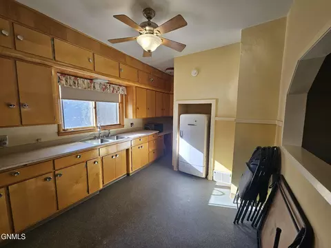 Kitchen - 425 Elk St, Hebron, ND 58638 photo 1 of 2