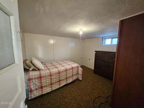 Bedroom - 425 Elk St, Hebron, ND 58638 photo 4 of 5