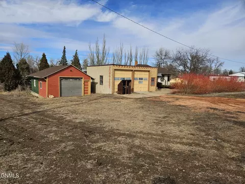 425 Elk St, Hebron, ND 58638
