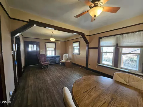 Living - 425 Elk St, Hebron, ND 58638 photo 2 of 2