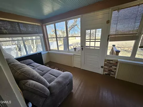 Exterior - 425 Elk St, Hebron, ND 58638 photo 12 of 12