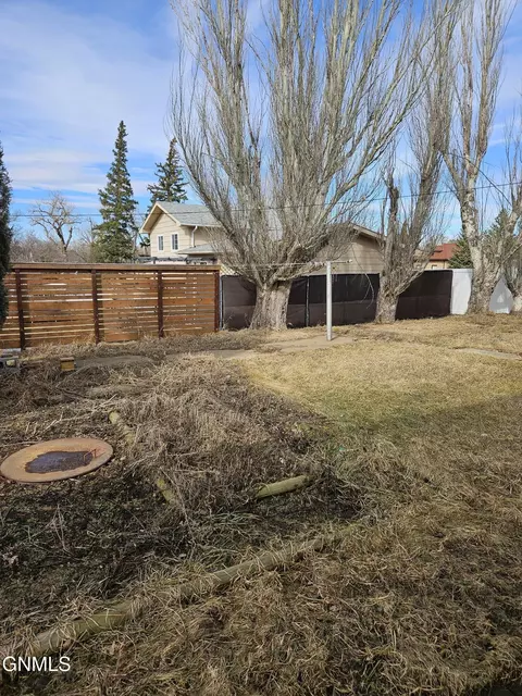 Exterior - 425 Elk St, Hebron, ND 58638 photo 8 of 12