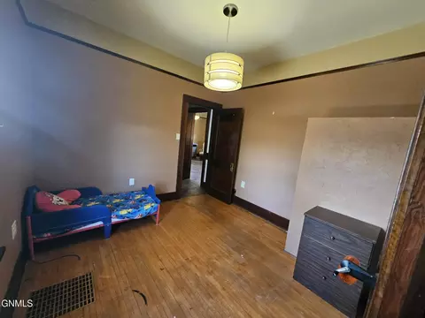 Bedroom - 425 Elk St, Hebron, ND 58638 photo 2 of 5