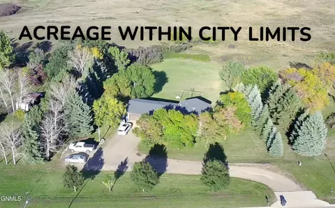 4204 Old Red Trl NW, Mandan, ND 58554