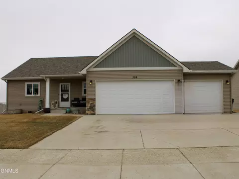 309 26th Ave NE, Watford City, ND 58854